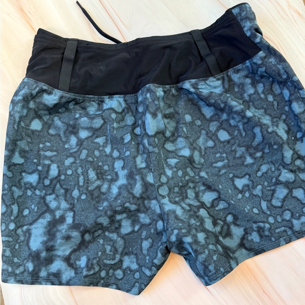 On Running Women’s Blue Marble Athletic Shorts with Black Waistband
